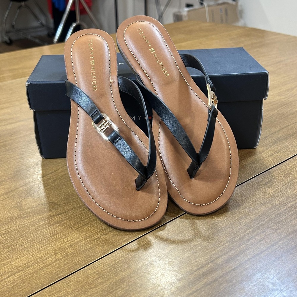 Tommy Hilfiger Sandals Womens Size 7 Black TwLIANDE Thong Flip Flop Flat Logo